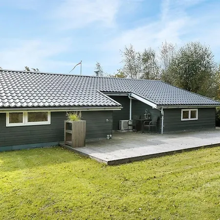 Erhardt - 800m From The Sea By Interhome * Hals