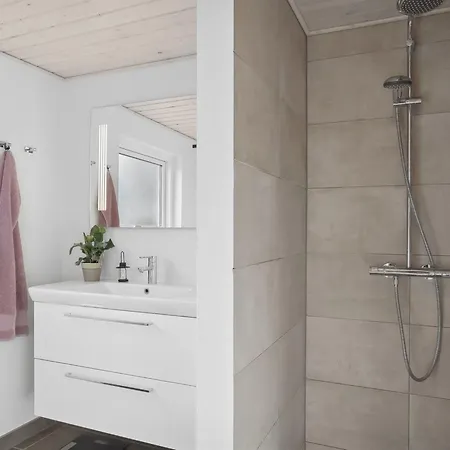 Erhardt - 800m From The Sea By Interhome * Hals